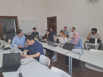 Hybrid workshop session at TUM with on-site and remote participants